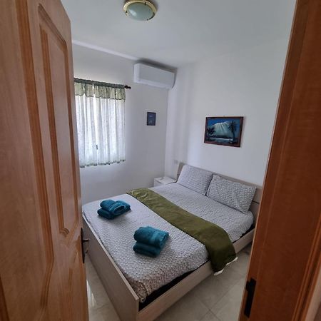 Modern Three Bedroom Apartment In Center Bugibba セント・ポールズ・ベイ エクステリア 写真