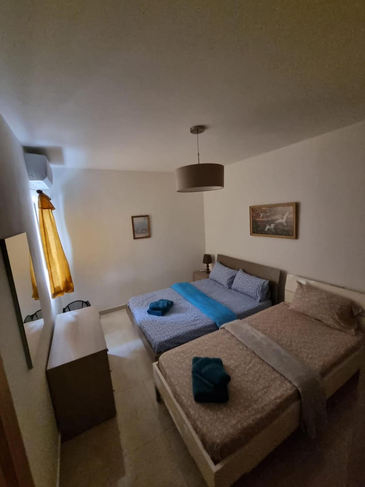 Modern Three Bedroom Apartment In Center Bugibba セント・ポールズ・ベイ エクステリア 写真