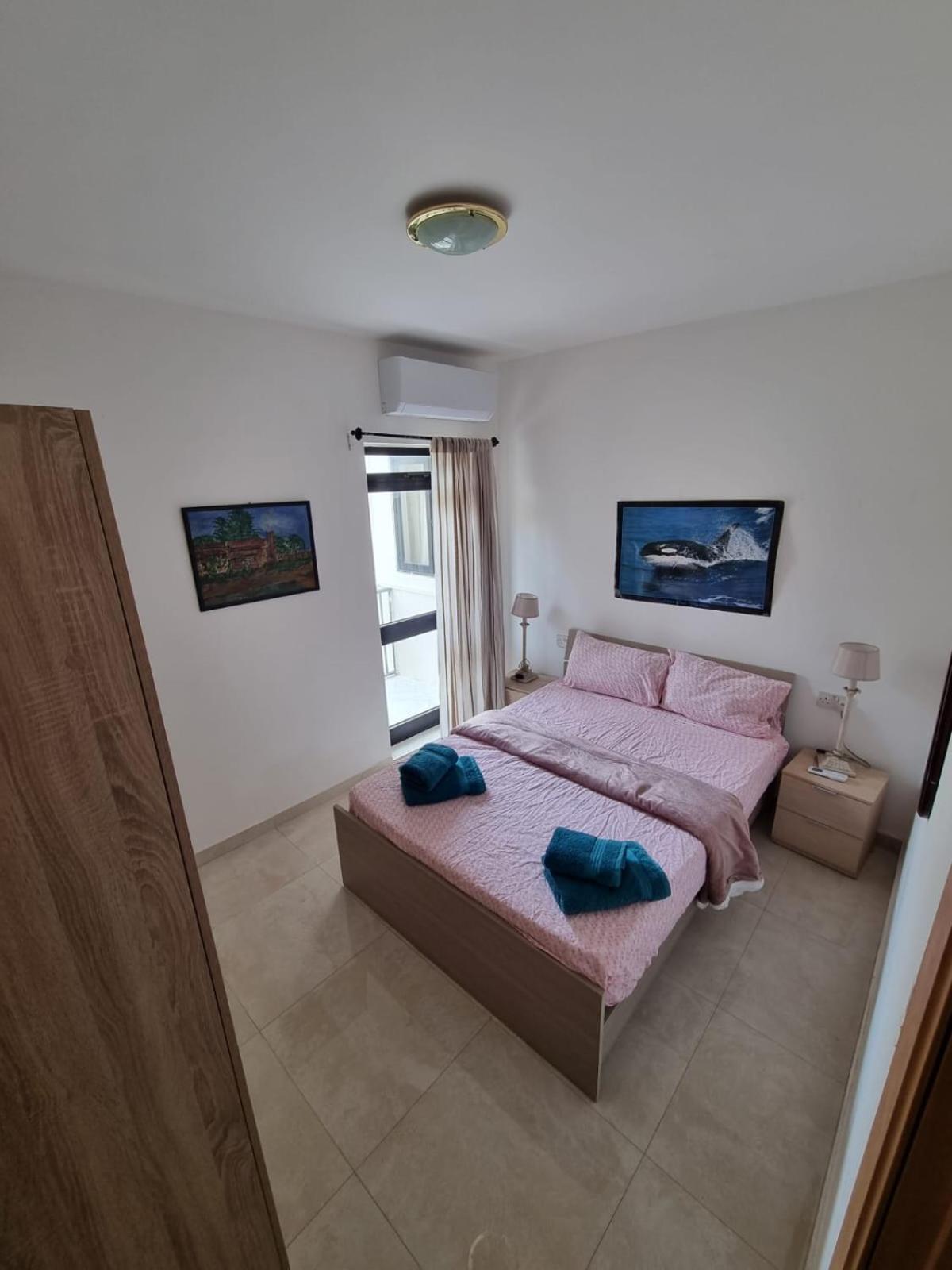 Modern Three Bedroom Apartment In Center Bugibba セント・ポールズ・ベイ エクステリア 写真