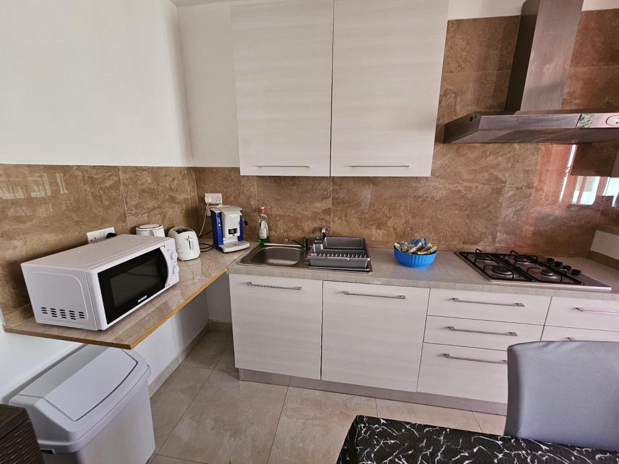 Modern Three Bedroom Apartment In Center Bugibba セント・ポールズ・ベイ エクステリア 写真